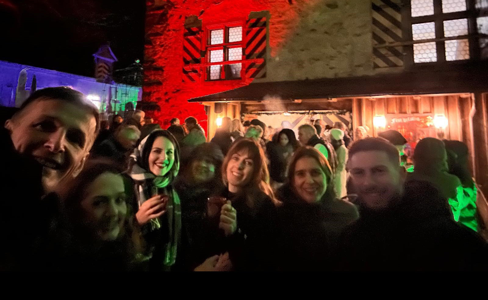Ritterliches Weihnachtsfest: TOMcase-Team feiert auf der Waldburg