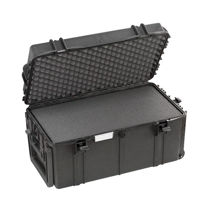 Robuster Transportkoffer in schwarz mit Trolley-Funktion, mit Rasterschaumstoff im Boden und Noppenschaum im Deckel, stoßfest und wasserdicht für sicheren Schutz und Transport. Innenmaße: 63x33x33 cm.