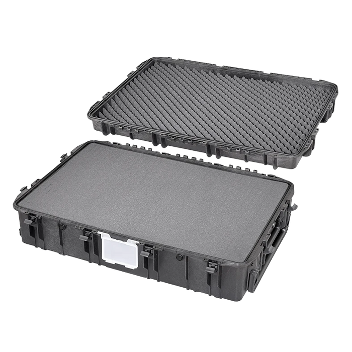 Schwarzer Hartschalen-Transportkoffer mit Schaumstoffeinlage, stoßfest und wasserdicht, ideal zum sicheren Transport von Werkzeug, Kamera-Equipment oder empfindlicher Technik, mit abmontiertem Deckel mit Noppenschaumstoff.