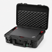 TOMcase ECO 60 Laptopkoffer für Lenovo ThinkPad 16 Zoll in Schrägansicht mit eingelegtem Notebook, IP65 wasser- und staubdicht