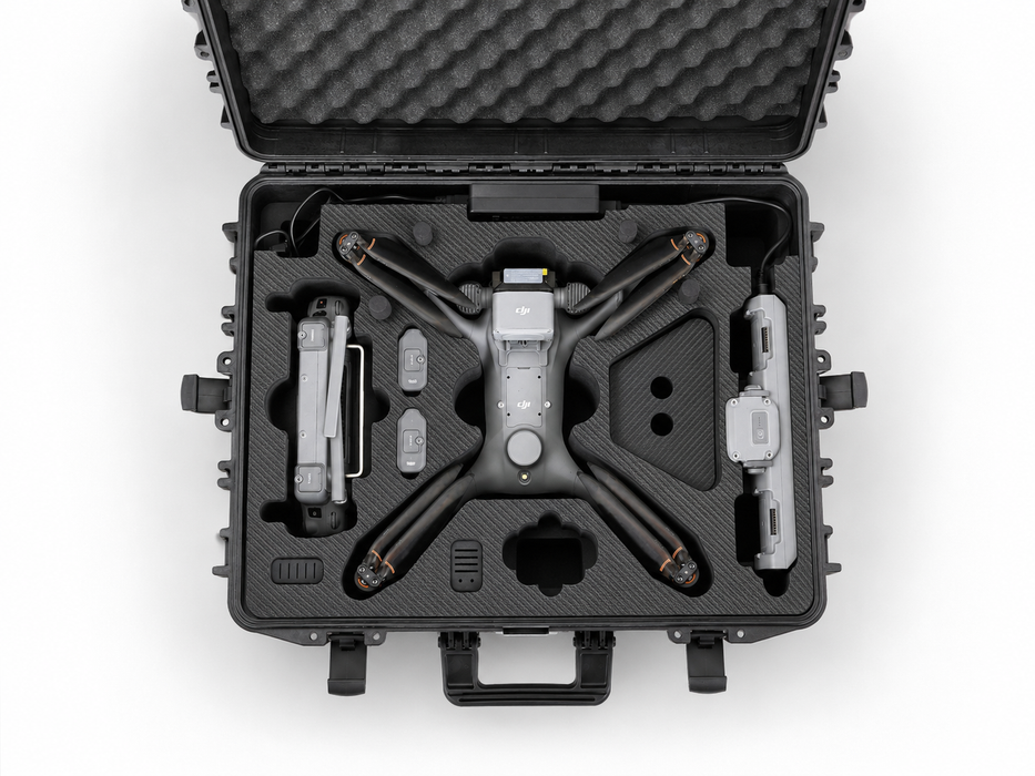 Bestückter TOMcase Koffer für DJI Matrice 4D/4TD in der Draufsicht – Drohne mittig, Fernsteuerung und Akkus im Inlay.