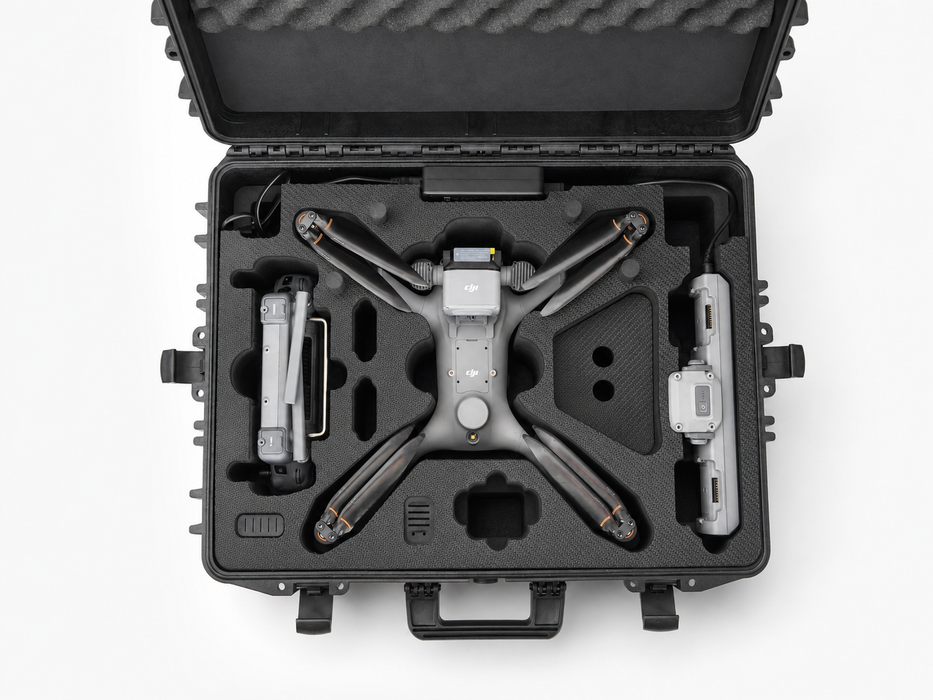 Geöffneter TOMcase Drohnenkoffer für DJI Matrice 4D/4TD mit Blick auf die komplette Ausstattung im Schaumstoff-Inlay.
