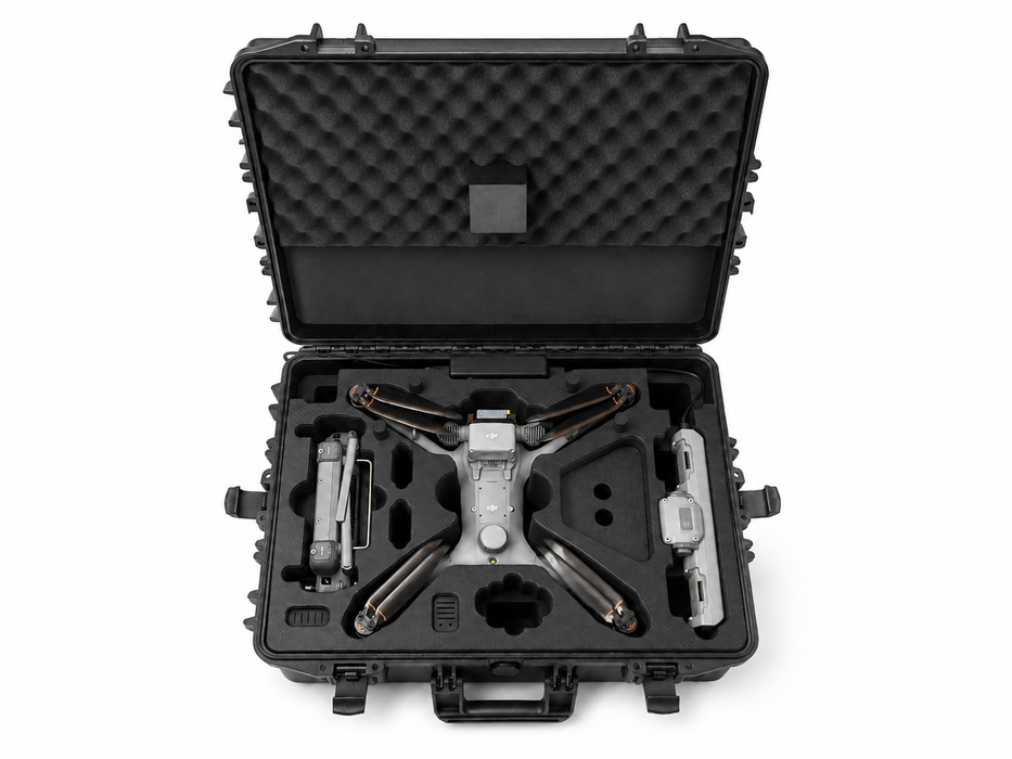 Geöffneter TOMcase Hartschalenkoffer für DJI Matrice 4D/4TD von vorne, komplett bestückt mit Drohne, RC Plus Fernsteuerung und Zubehör.