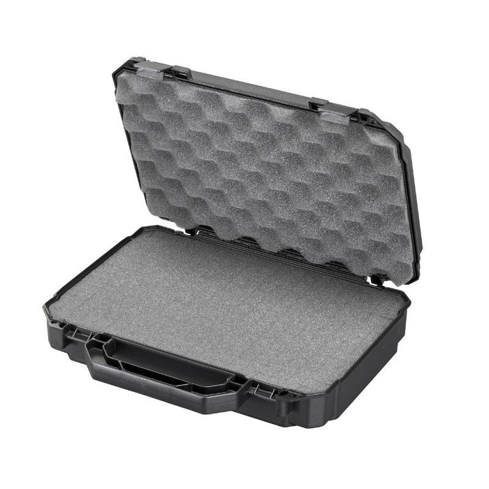 Kleiner schwarzer Hartschalen-Transportkoffer für Kurzwaffen mit Würfelschaumstoff im Boden und Noppenschaumstoff im Deckel mit den Maßen 29x20x5 cm.