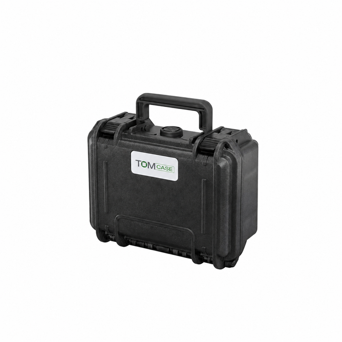 TOMcase XT200 Transportkoffer in Schwarz mit TOMcase-Logo, Schrägansicht